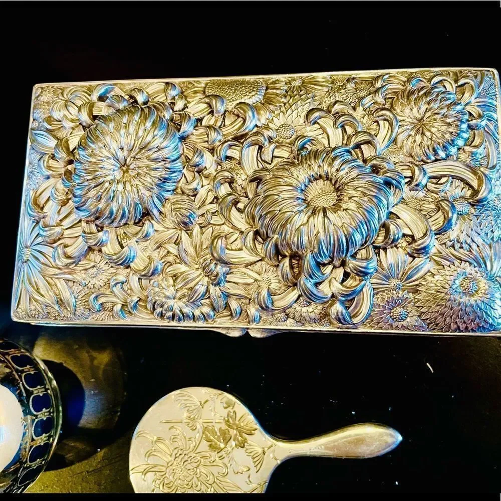 ♥️ Japanese Meiji Silver Chrysanthemum Box High Relief Repoussé Antique